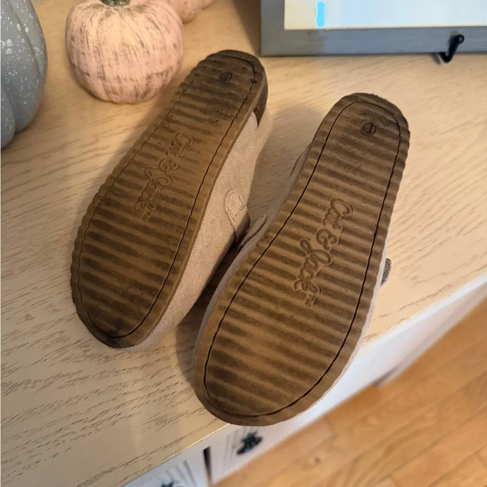 Cat and Jack | TODDLER BERLIN CLOGS | Beige Suede Buckle Strap Clogs | Size 12T - Picture 4 of 4
